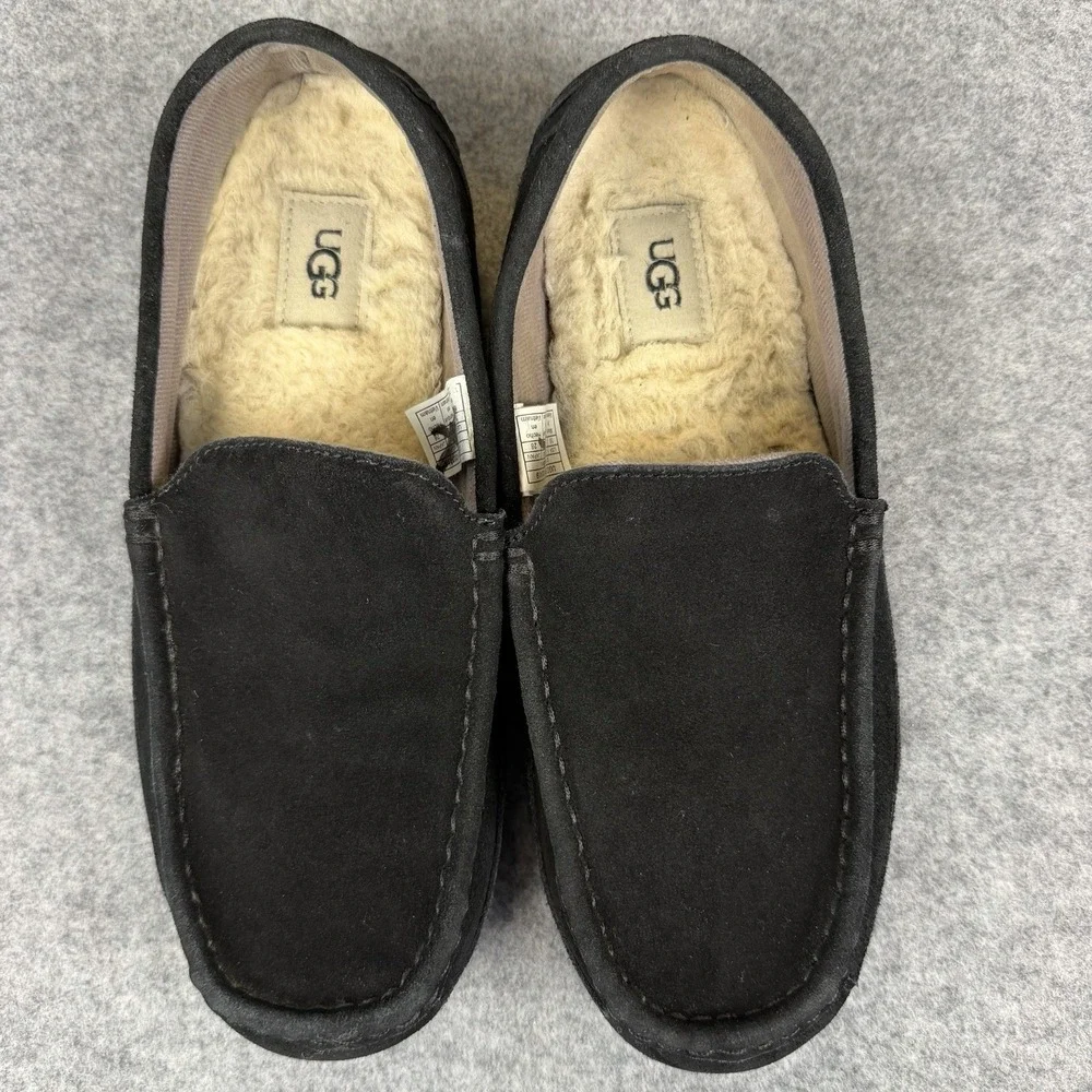 UGG Ascot Mens 10 Black Suede Sheepskin Fur Lined Moccasin Slipper Loafers Shoes